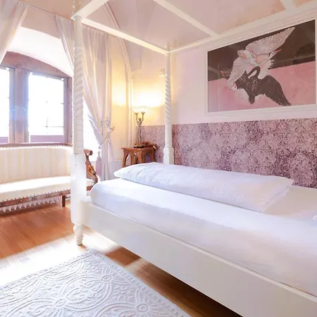 & Tagungszentrum Schloss Hohenfels *